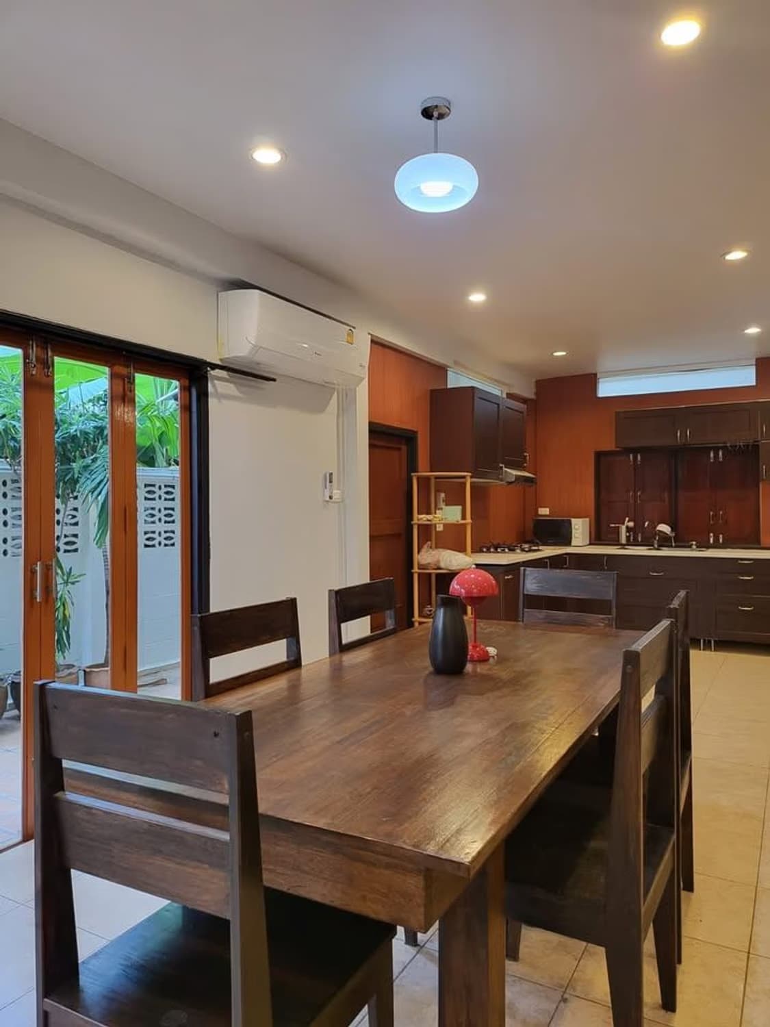 3 Bed House for Rent in Huai Khwang - Image 3
