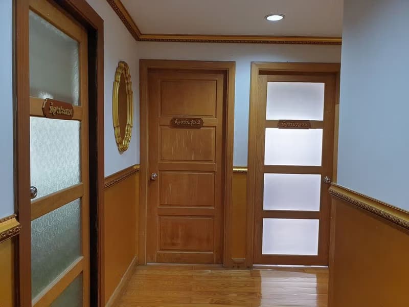 5 Bed Condo for Rent in Bang Rak