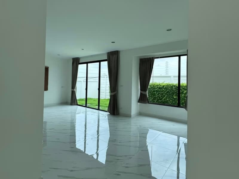 3 Bed House for Rent in Bang Phli District