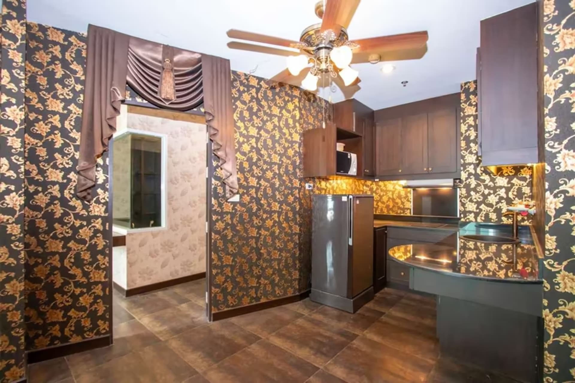 3 Bedroom Condo - Image 4