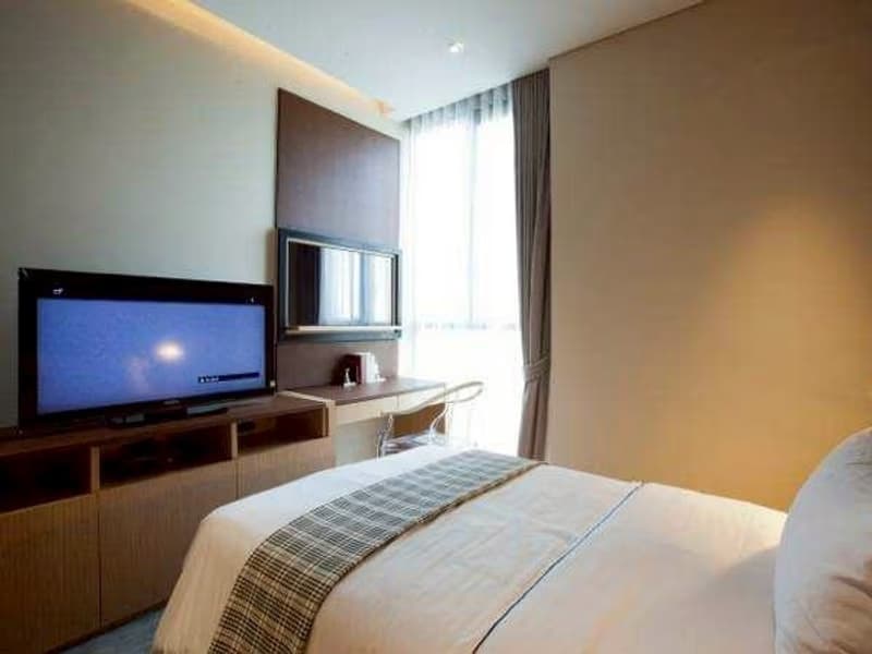 2 Bed Condo for Rent in Watthana