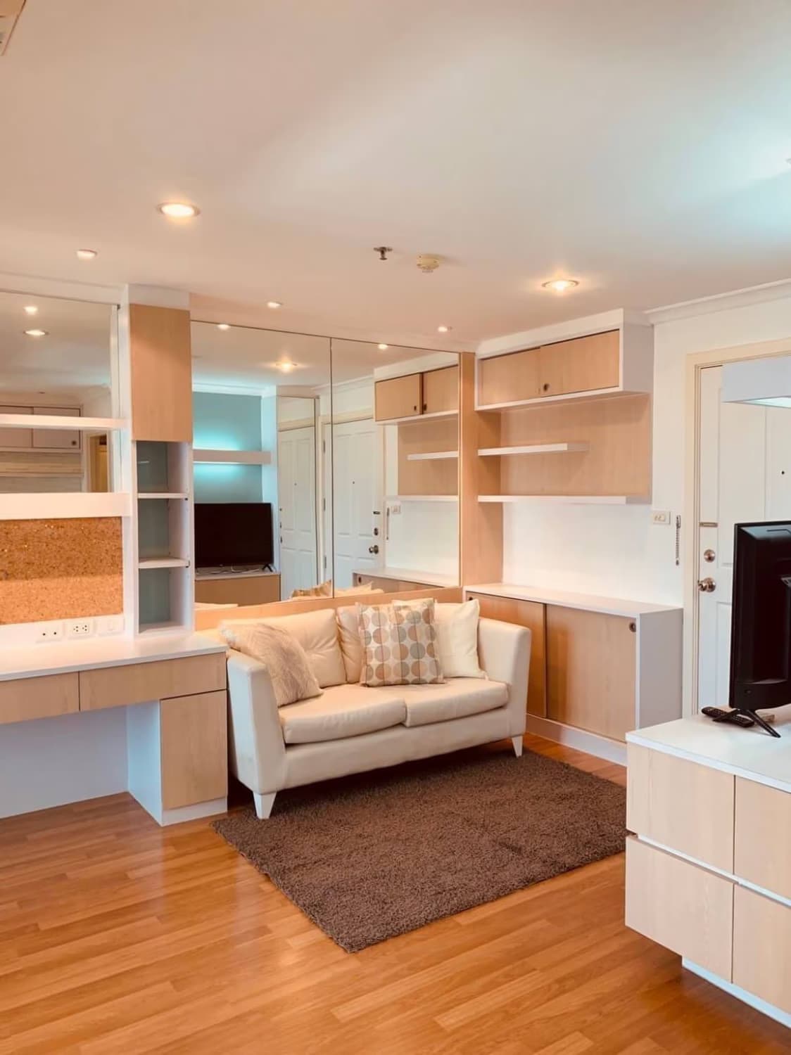 1 Bed Condo for Sale in Huai Khwang - Image 5