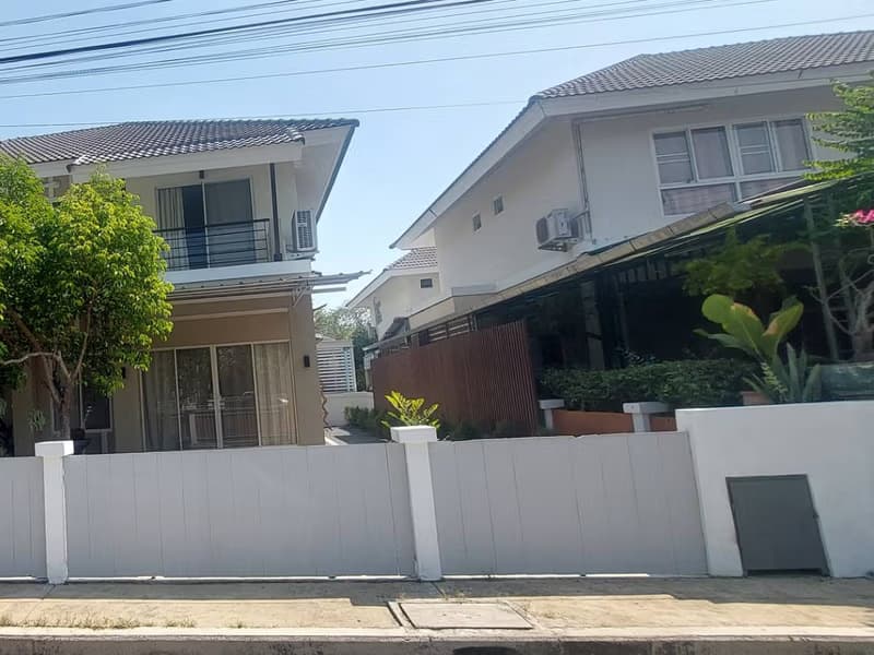 4 Bed House for Rent in San Kamphaeng District