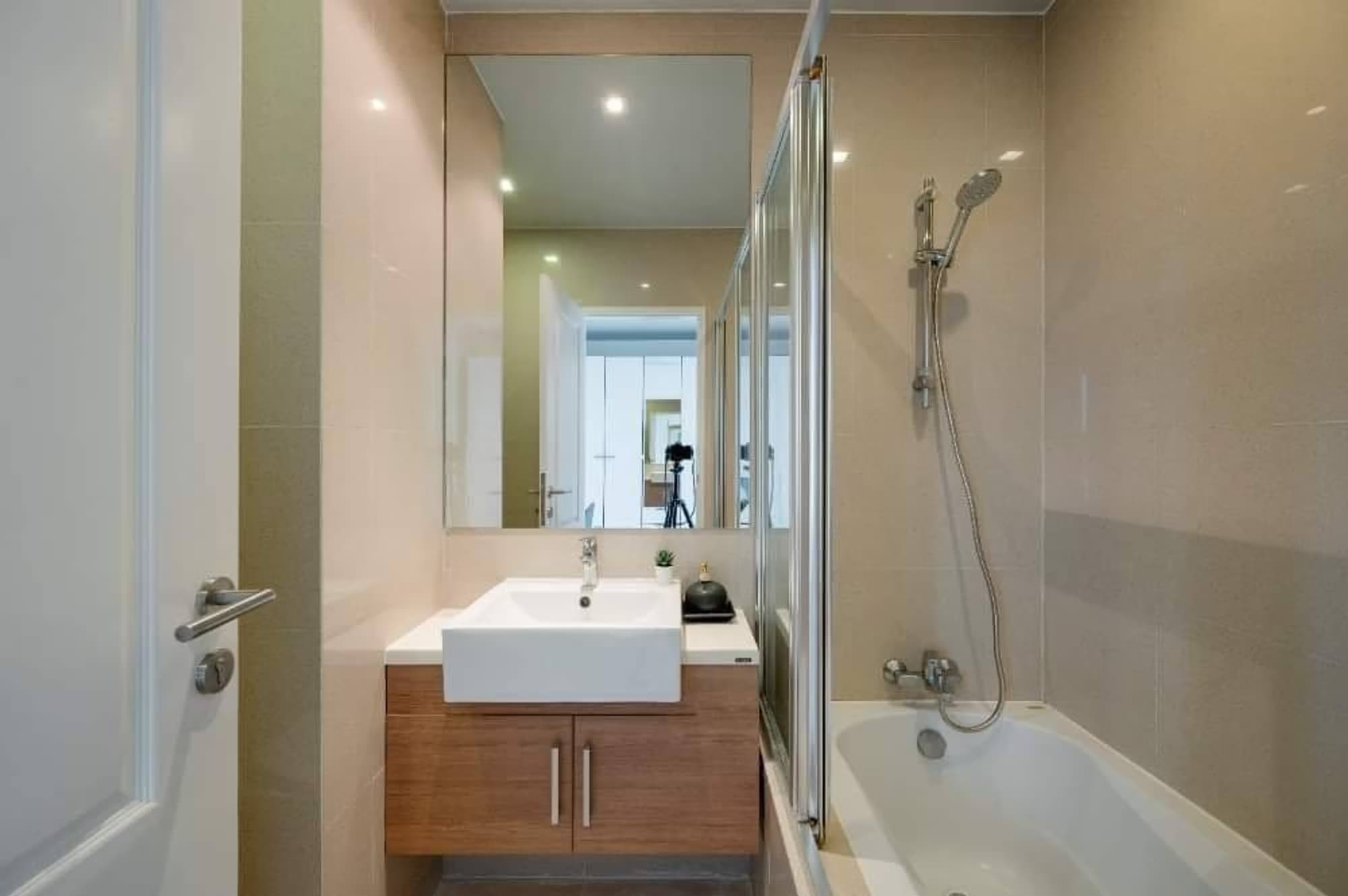 1 Bed Condo for Sale in Khlong Toei - Image 6