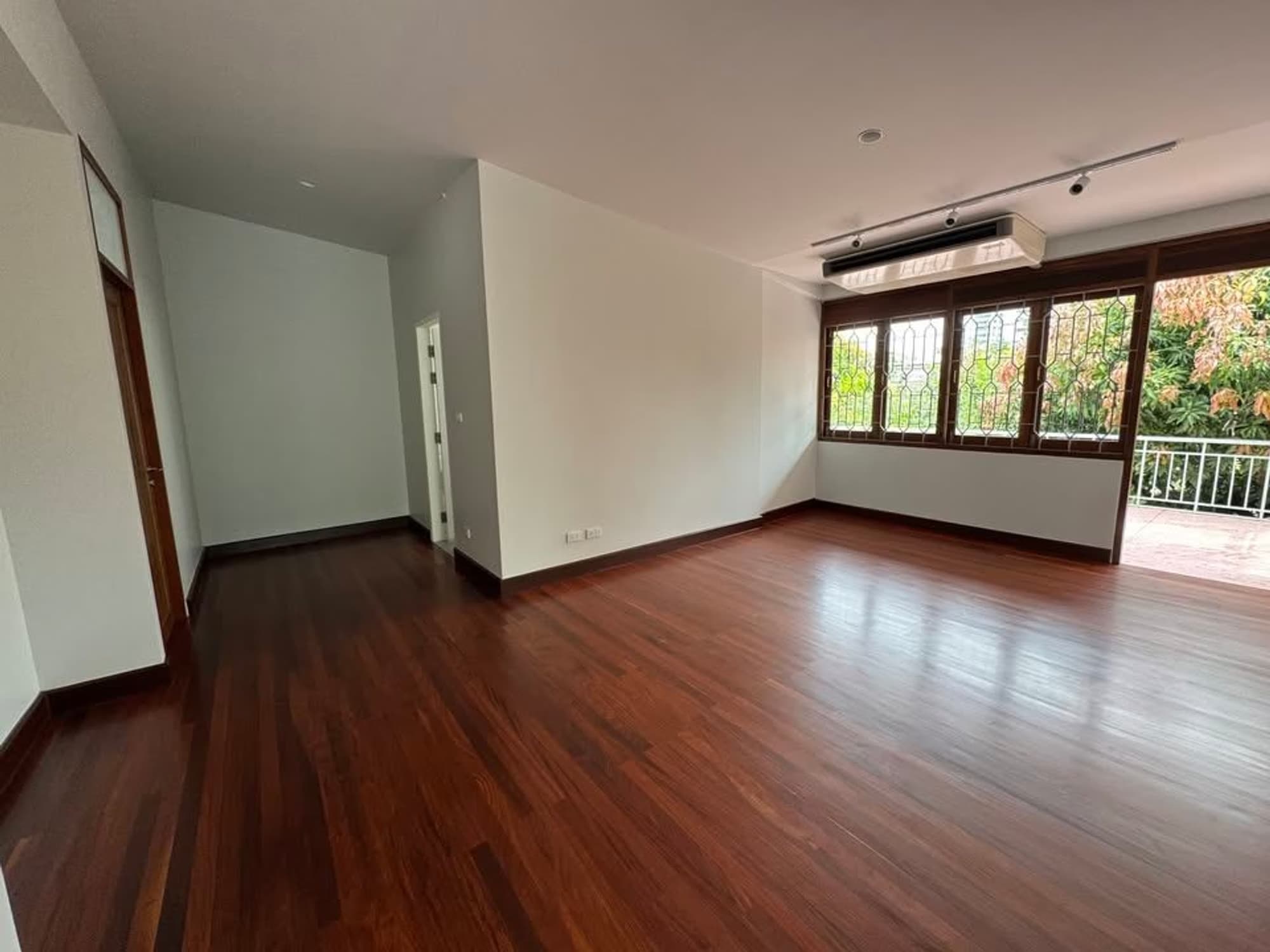 4 Bed House for Rent in Watthana - Image 14