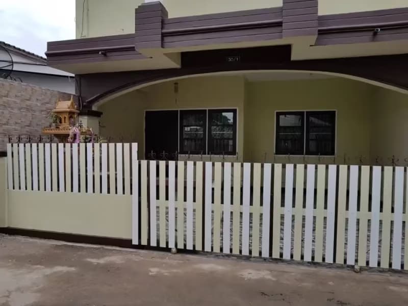 6 Bedroom House
