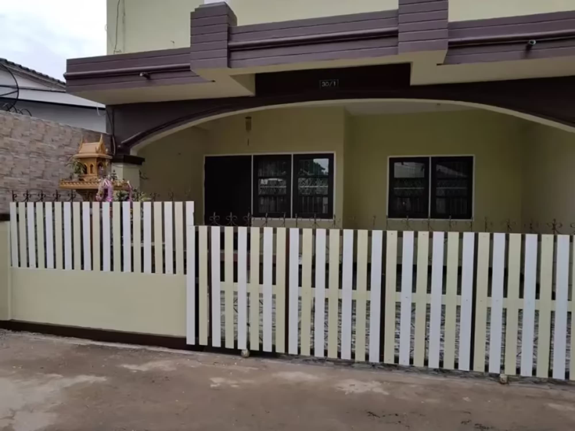 6 Bedroom House - Image 7
