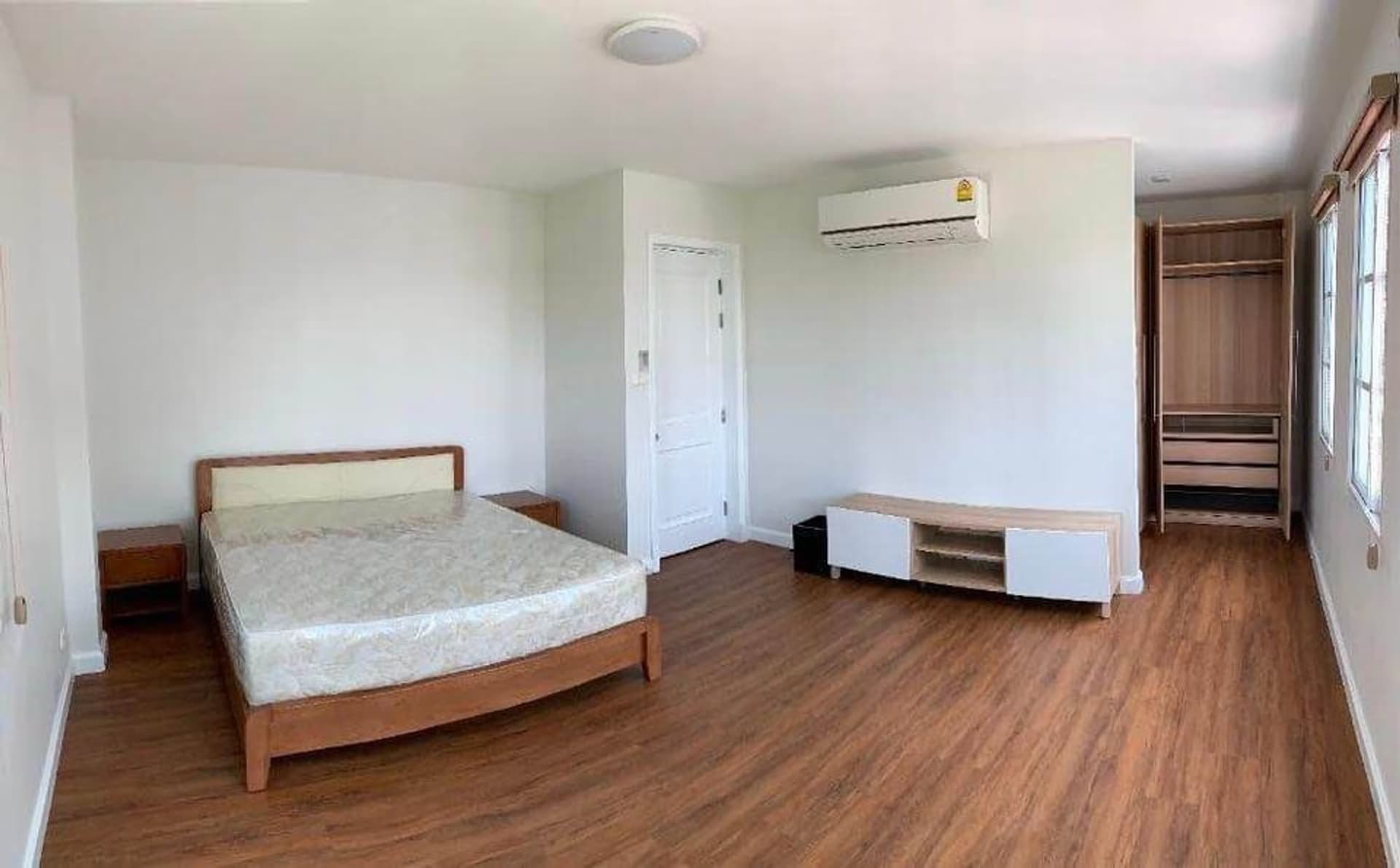 4 Bedroom House - Image 5