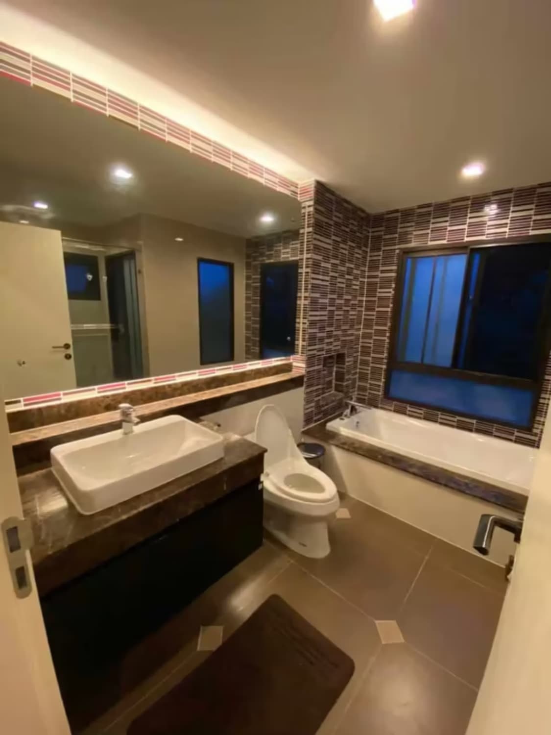 4 Bedroom House - Image 13