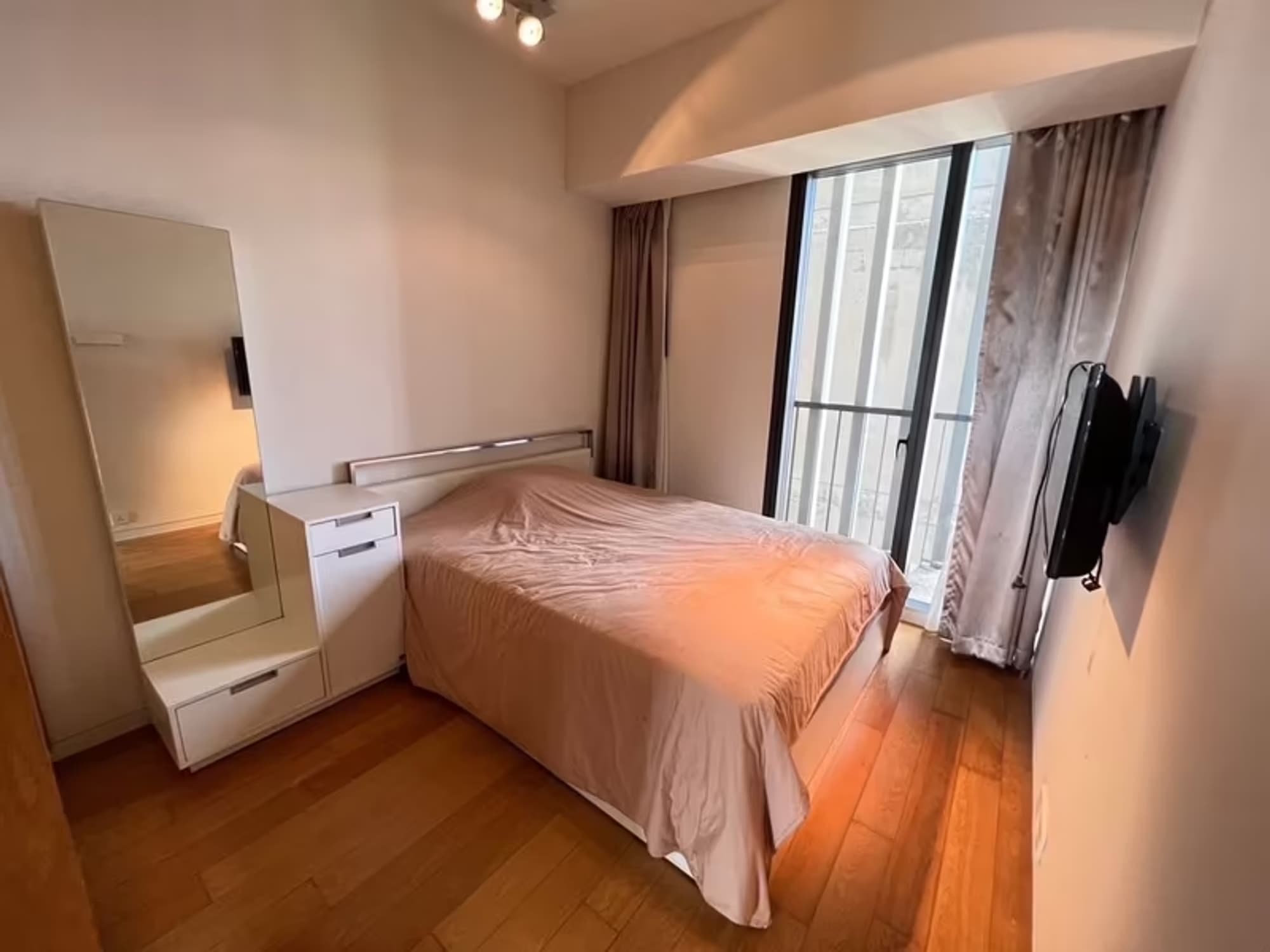 The Met Condominium - Image 5