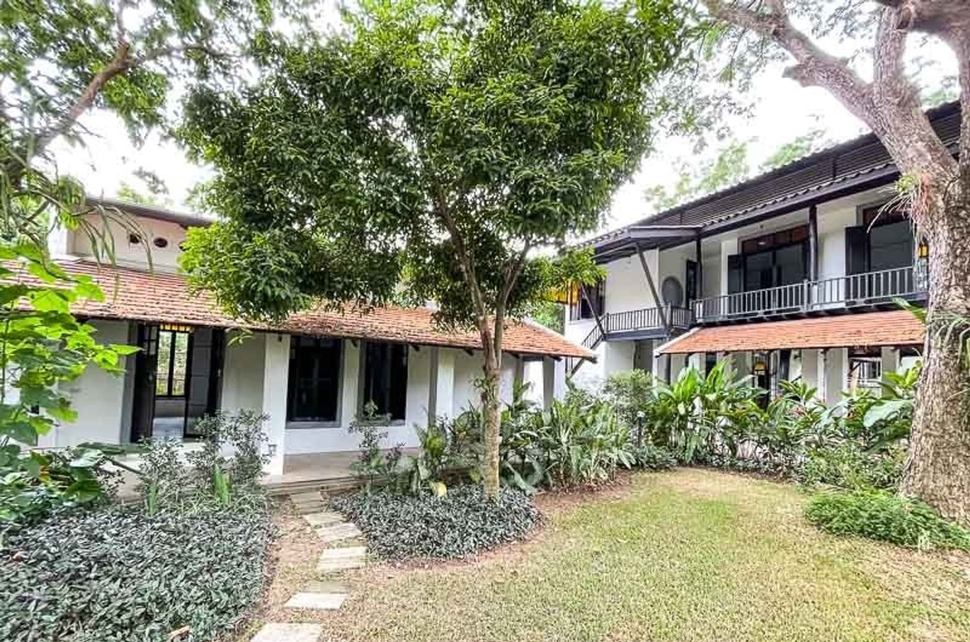 5 Bedroom House - Image 2