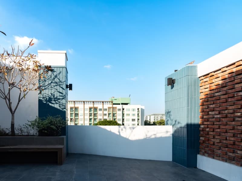 5 Bed Commercial for Rent and Sale in Mueang Samut Prakan