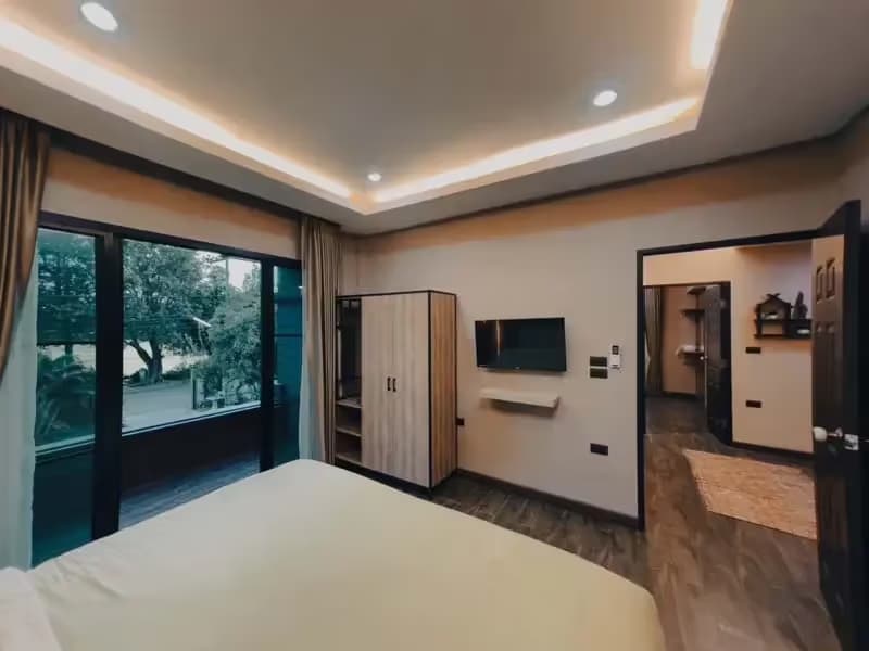 5 Bedroom House