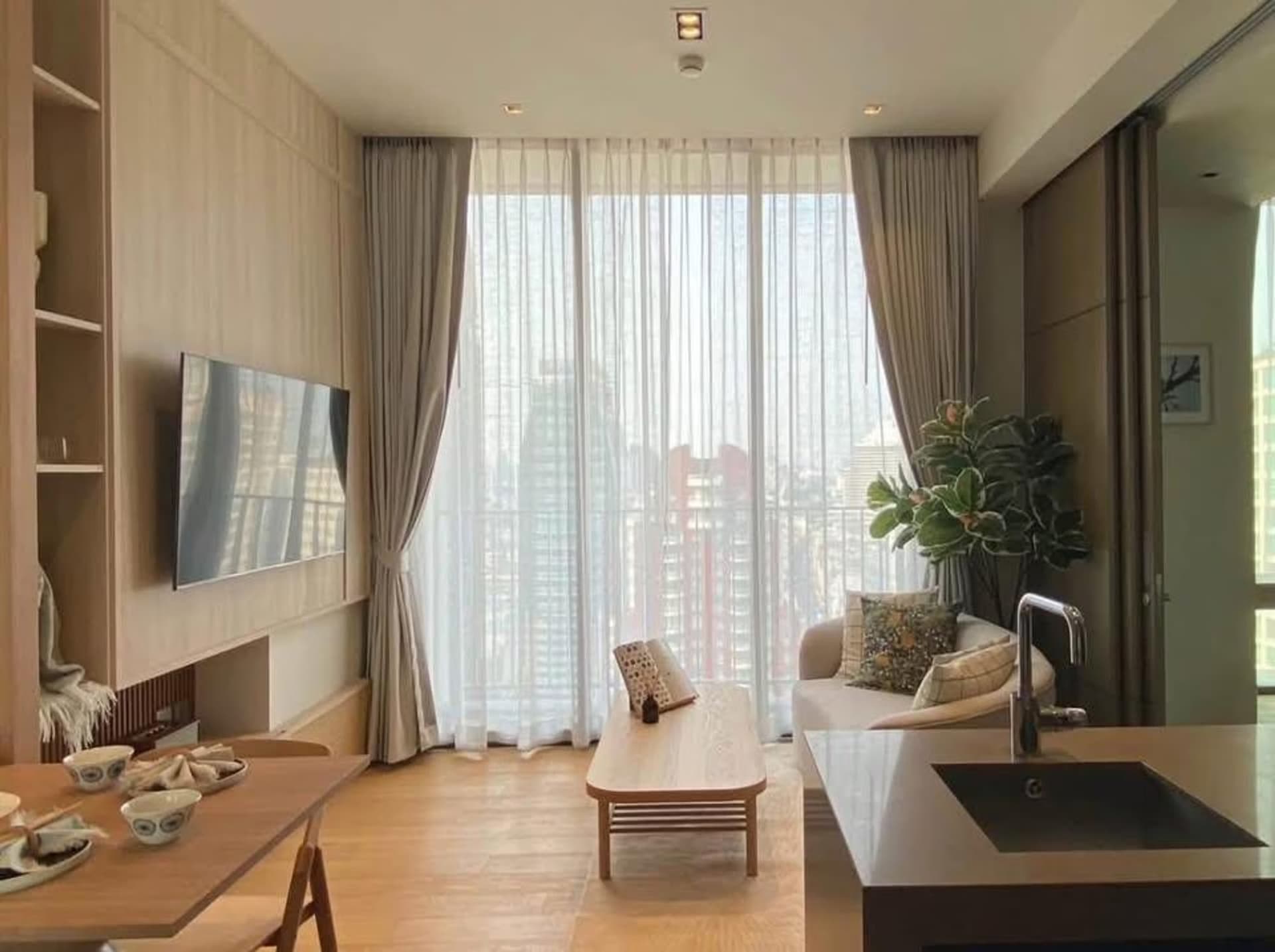 1 Bed Condo for Rent in Pathum Wan - Image 1