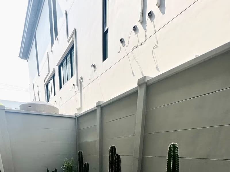 3 Bed Townhouse for Rent in Suan Luang