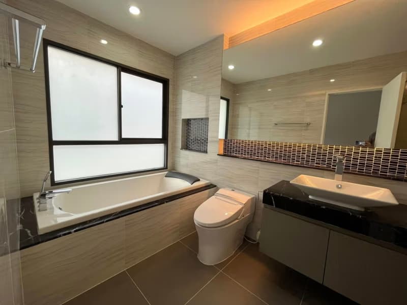 4 Bed House for Sale in Prawet