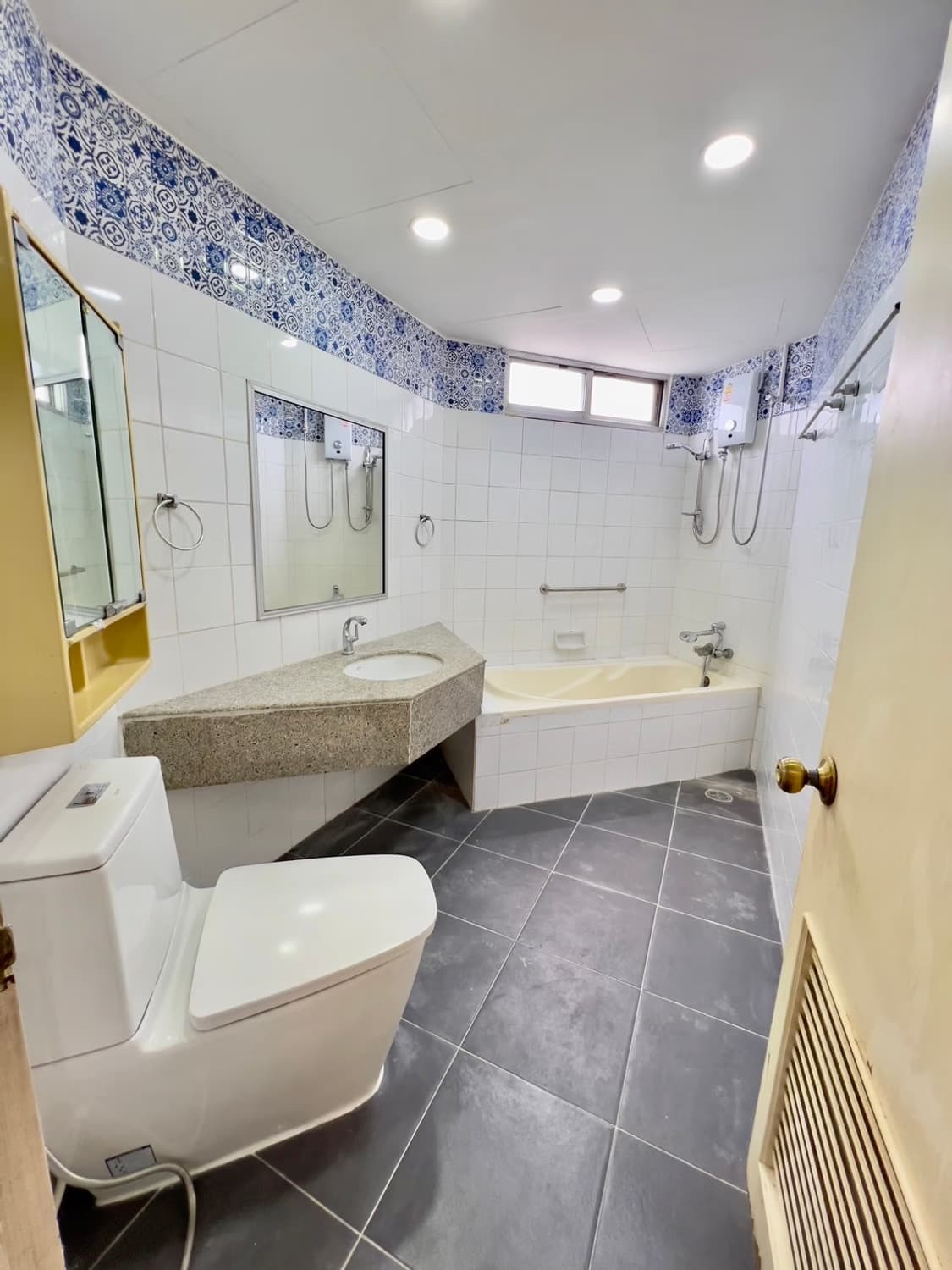 2 卧室 Condo 用于 出租 在 	拉差貼威 - Image 12