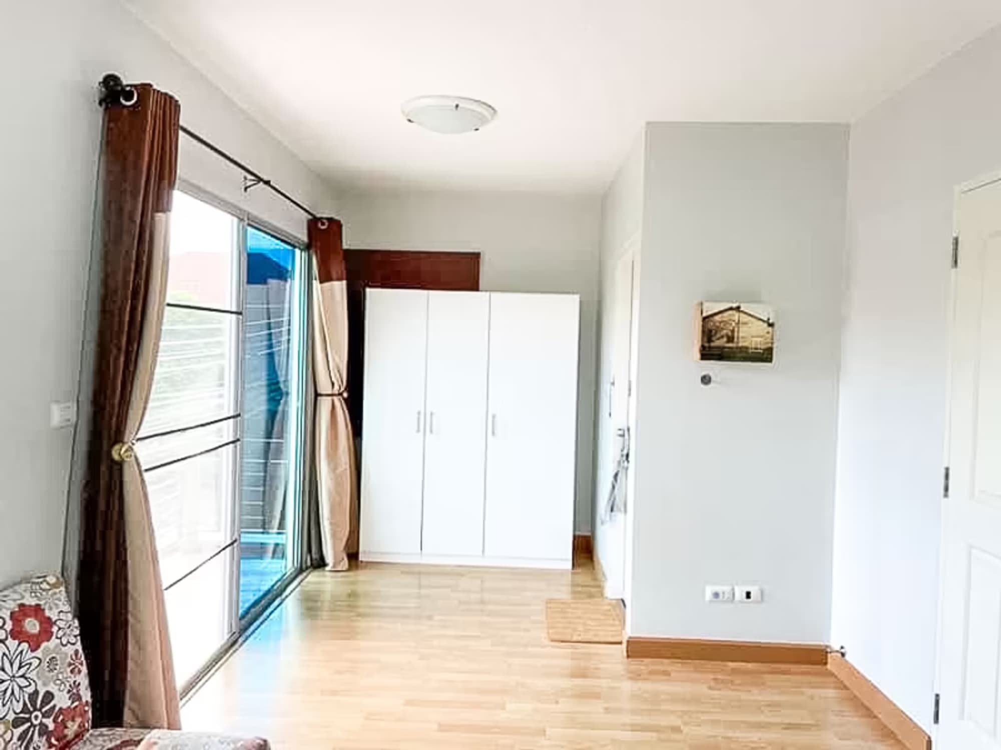  - Image 3