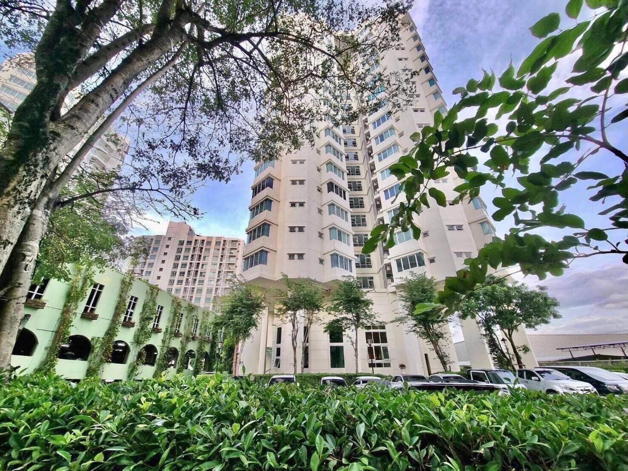 1 Bed Condo for Rent and Sale  Near Thailand Cultural Centre MRT - Image 27