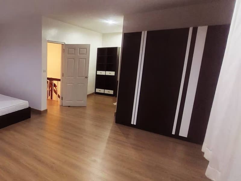 4 Bed House for Rent in San Kamphaeng District
