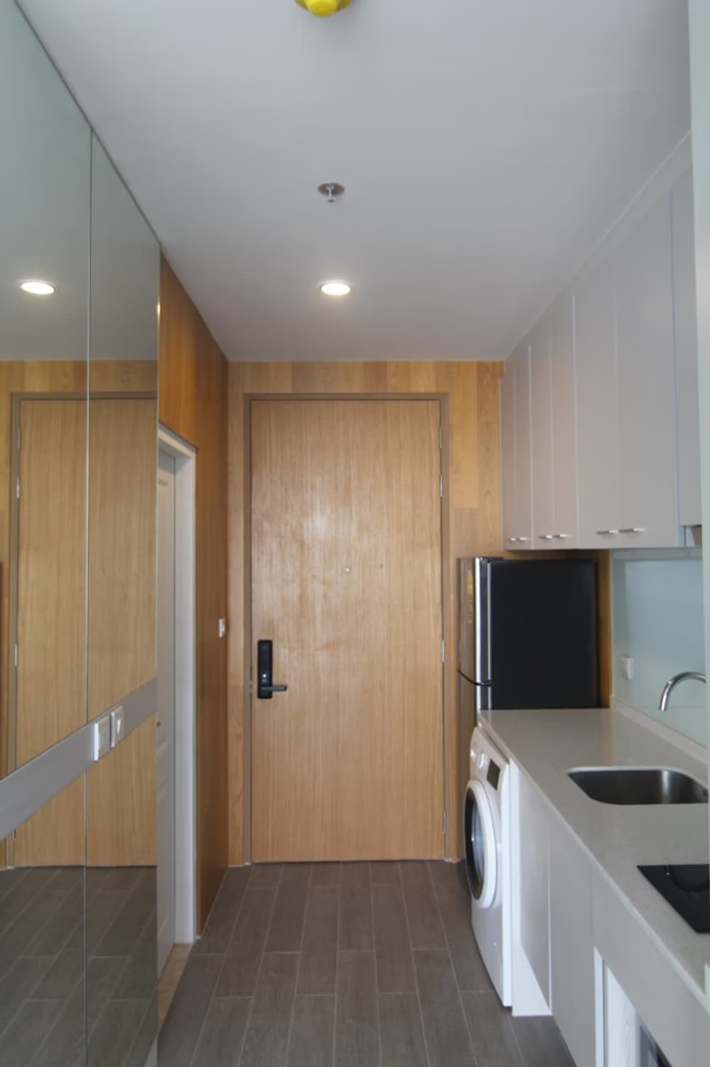 null Bed Condo for Rent  Near Surasak BTS - Image 8