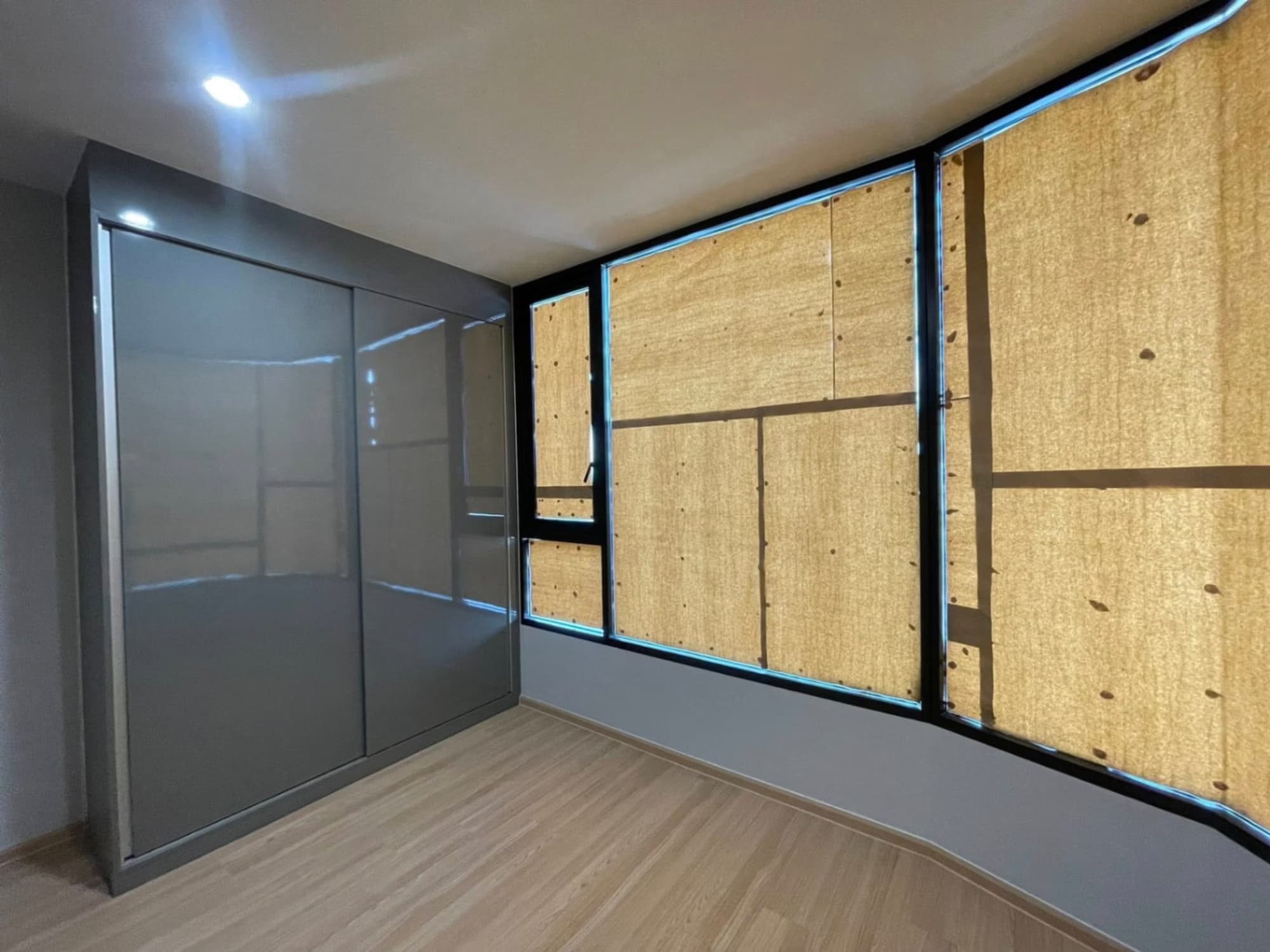 2 Bed Condo for Sale in Phra Khanong - Image 5