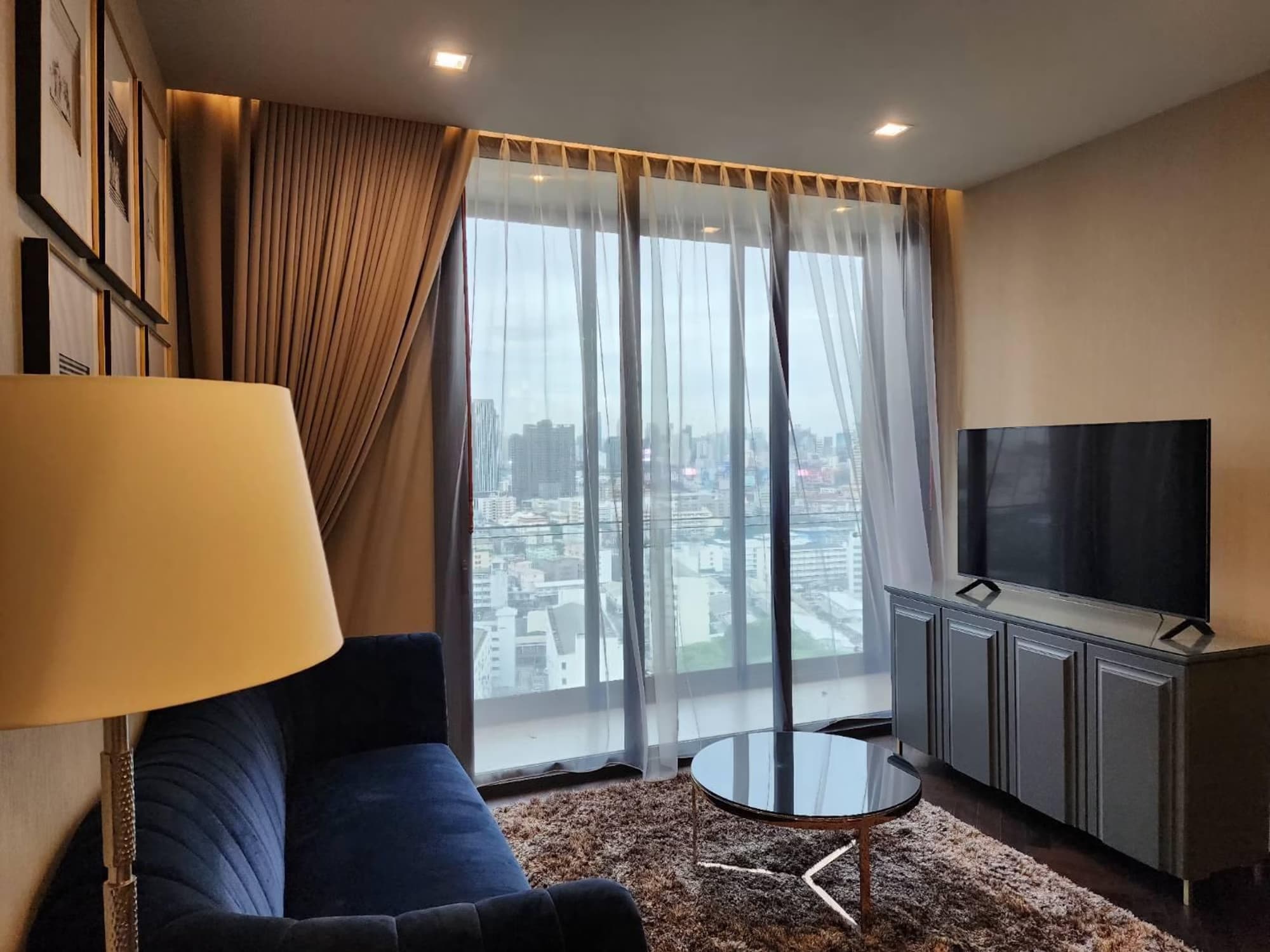 2 Bed Condo for Rent and Sale in Phaya Thai - Image 4