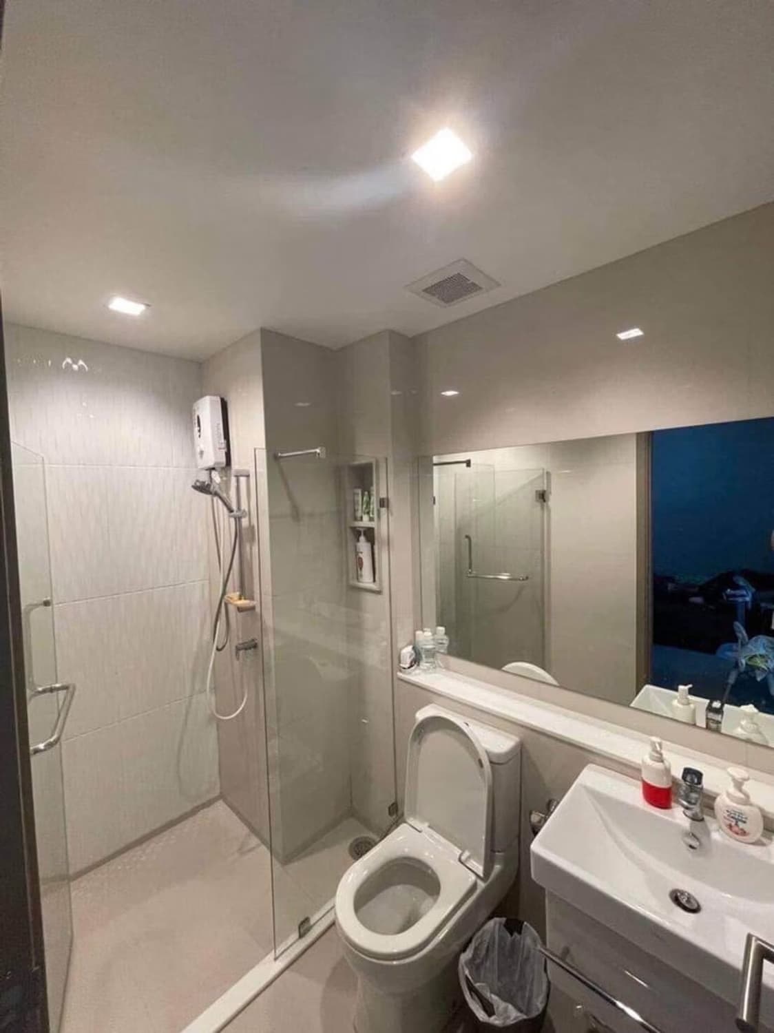 1 ห้องนอน Condo สำหรับ จำหน่าย ใกล้ Phra Ram 9 MRT - Image 9