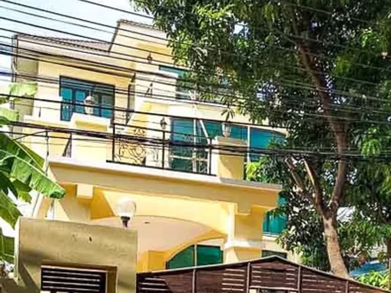 3 Bedroom House for Rent Near Ratchathewi
