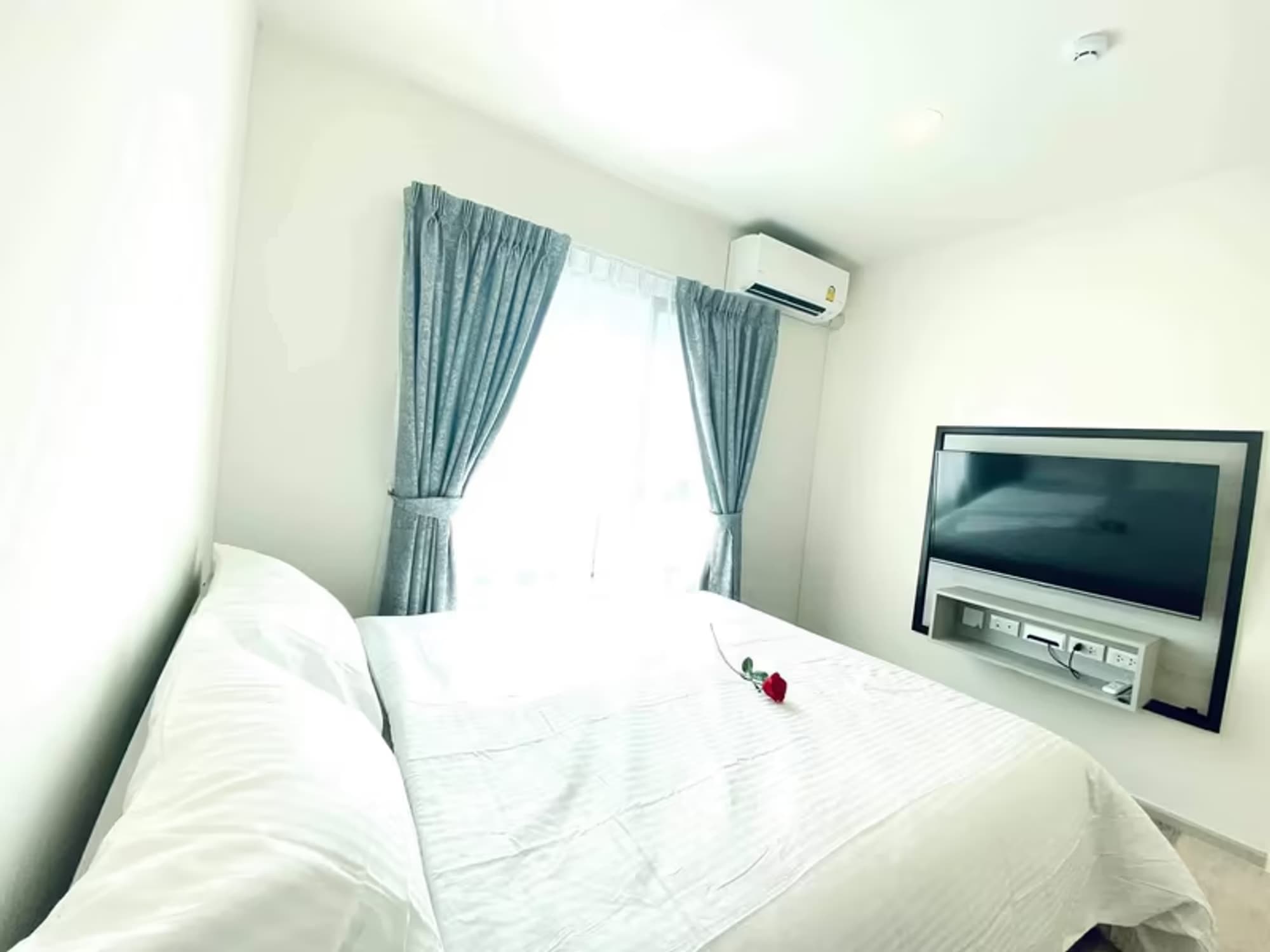 1 Bedroom Condo - Image 1