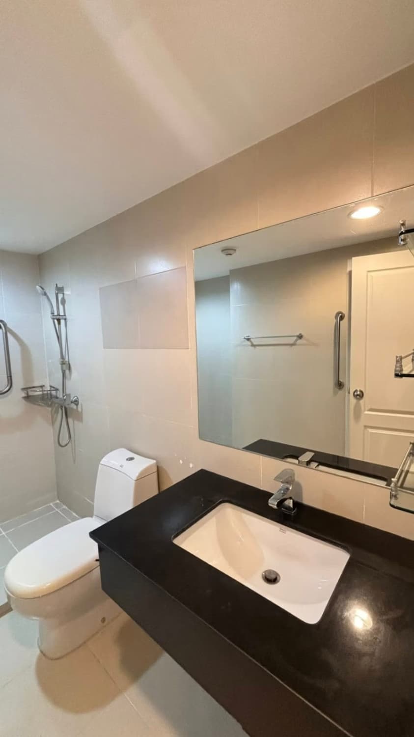 2 Bed Condo for Sale in Huai Khwang - Image 6
