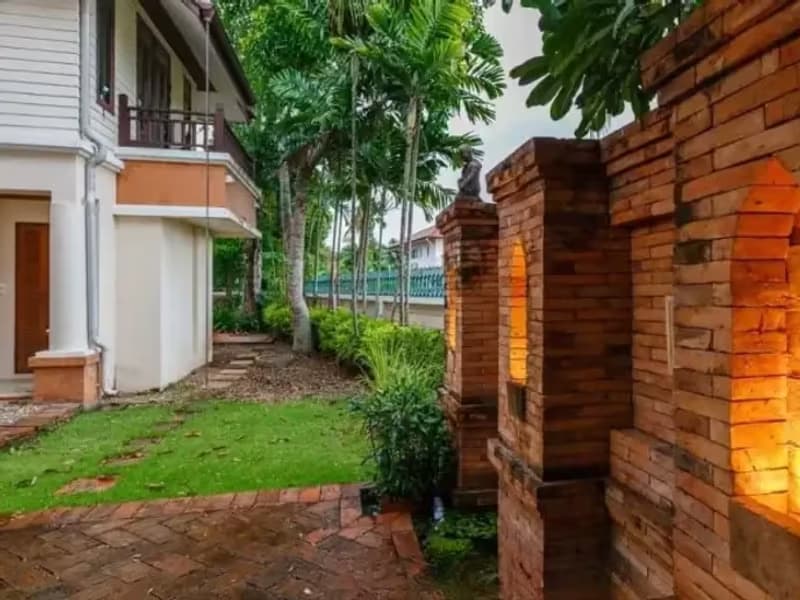 6 Bedroom House