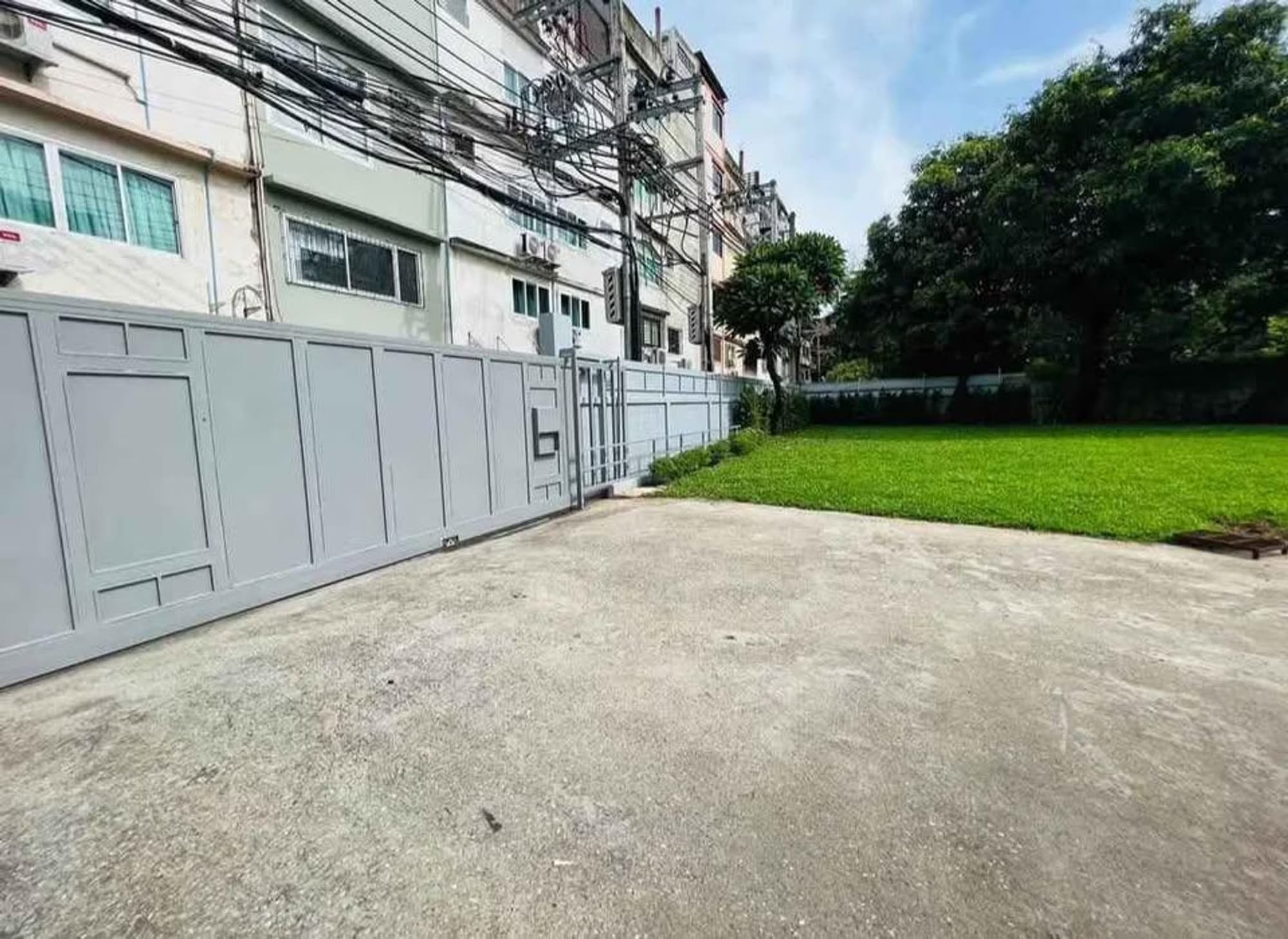 5 Bed House for Rent in Khlong Toei - Image 11