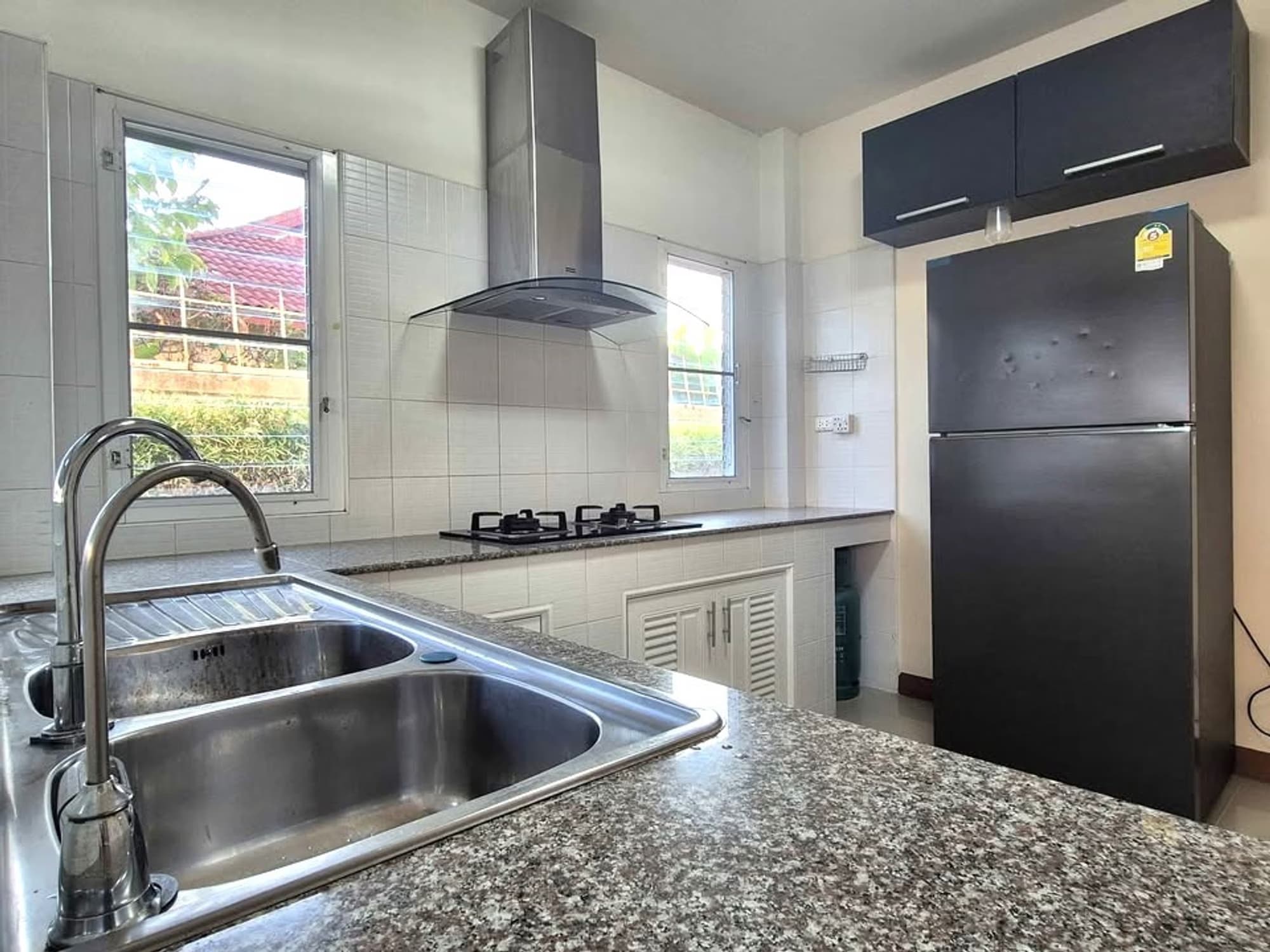 4 Bed House for Rent in Hang Dong District - Image 4