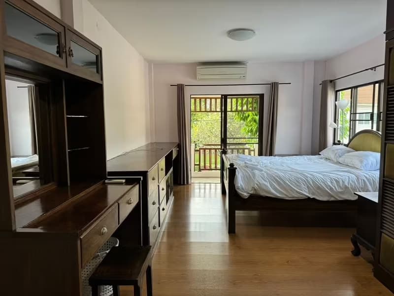 4 Bedroom undefined