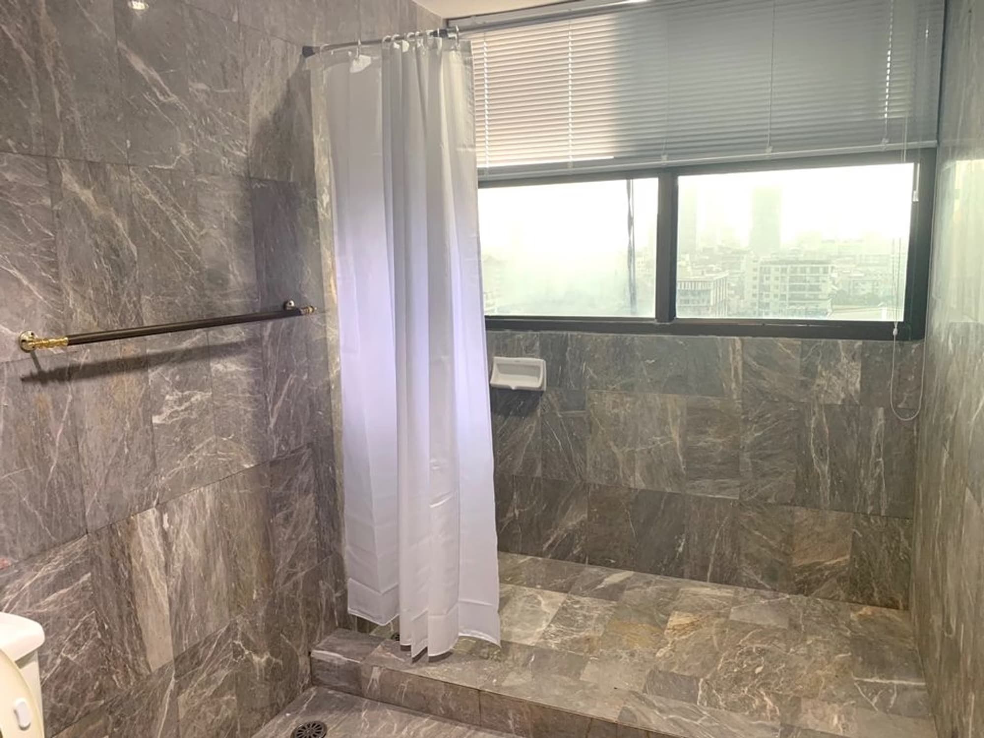3 Bed Condo for Rent in Watthana - Image 7