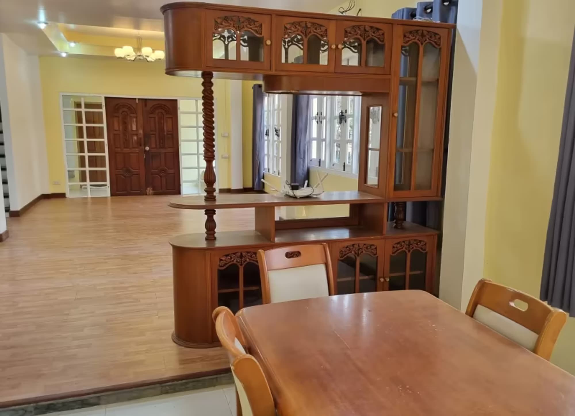 8 Bedroom House - Image 4