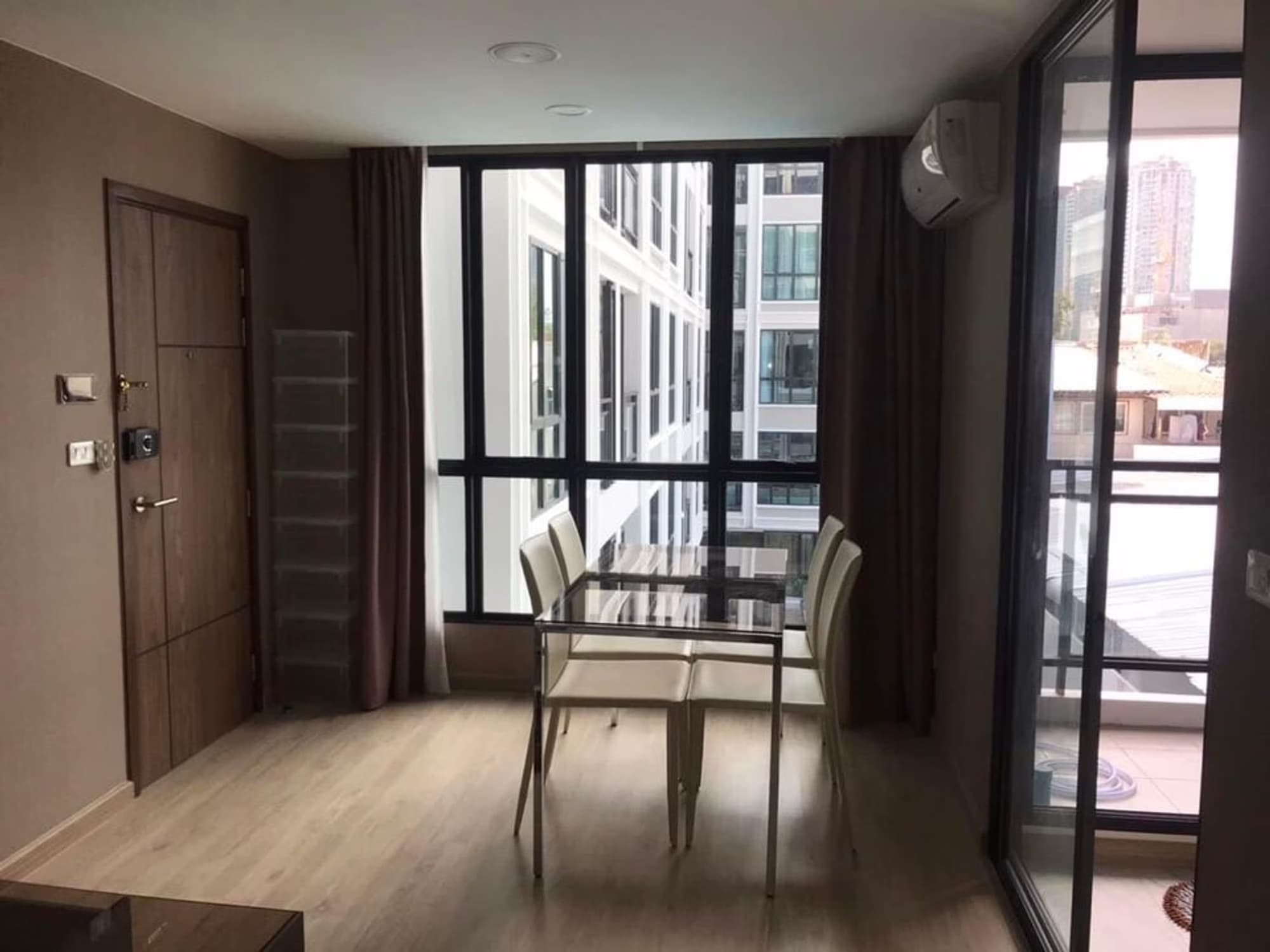 2 ห้องนอน Condo สำหรับ ขายและจำหน่าย ใน  - Image 2