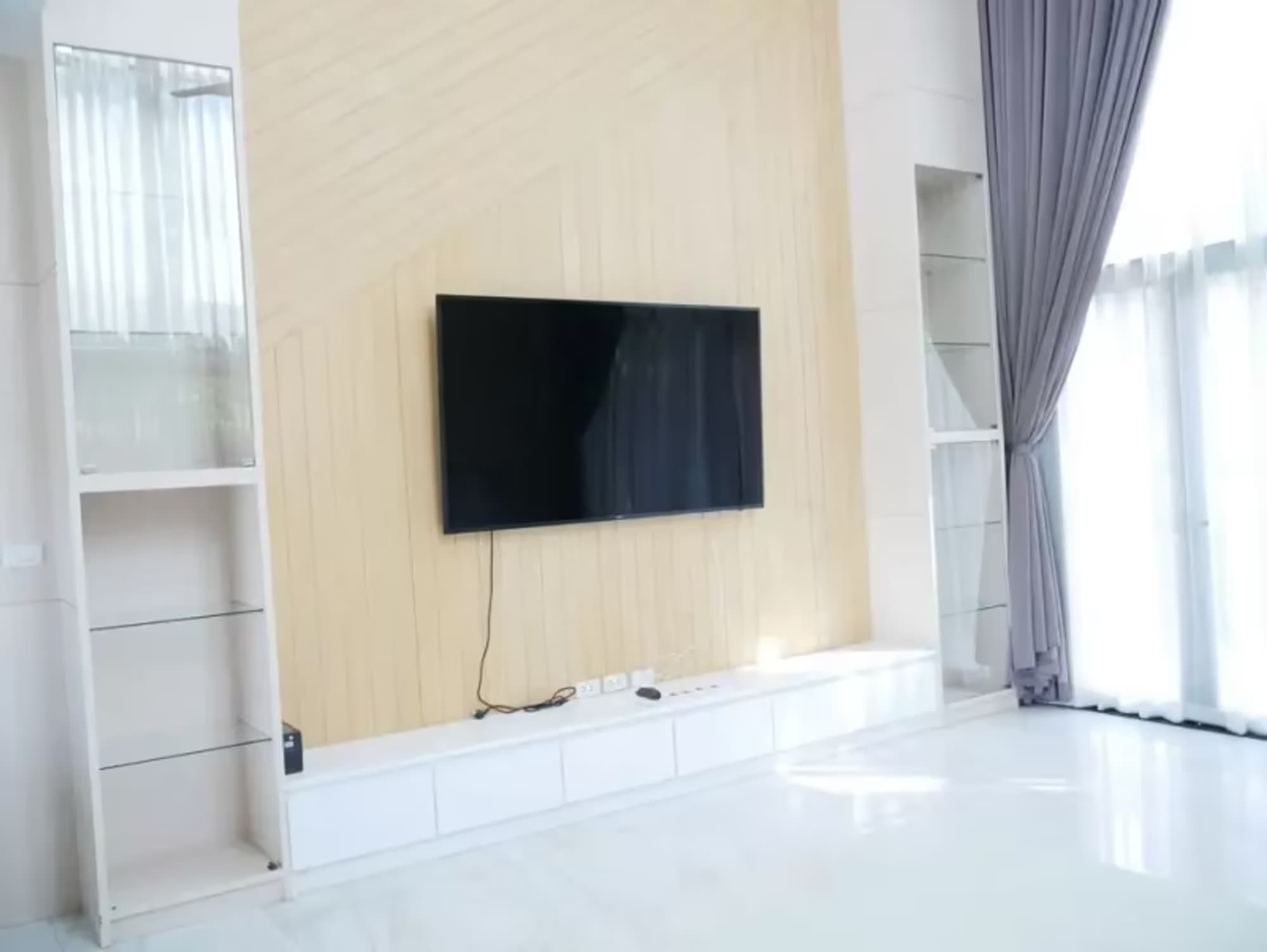 6 Bedroom House - Image 18
