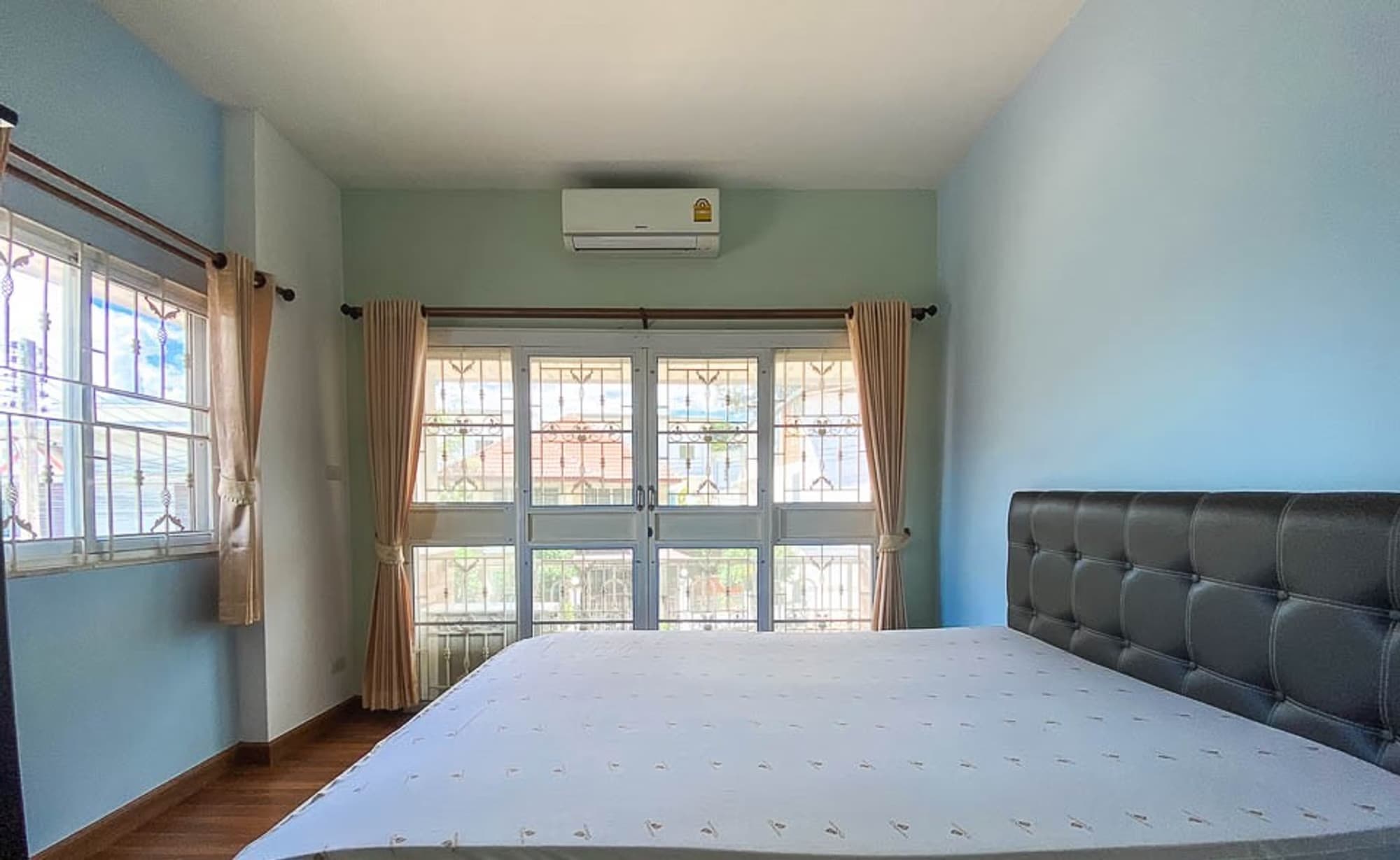 4 Bedroom House - Image 14
