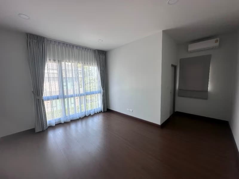 4 Bed House for Rent in Bang Phli