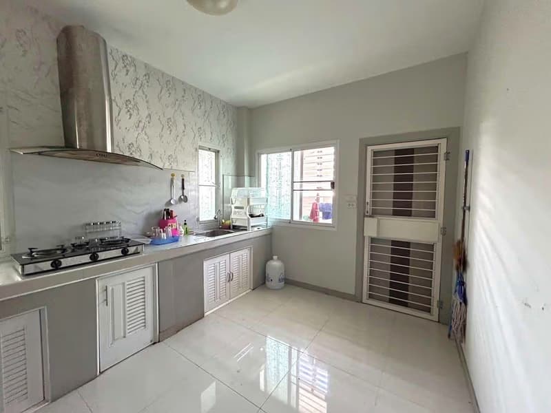 3 Bed House for Rent in Saraphi District