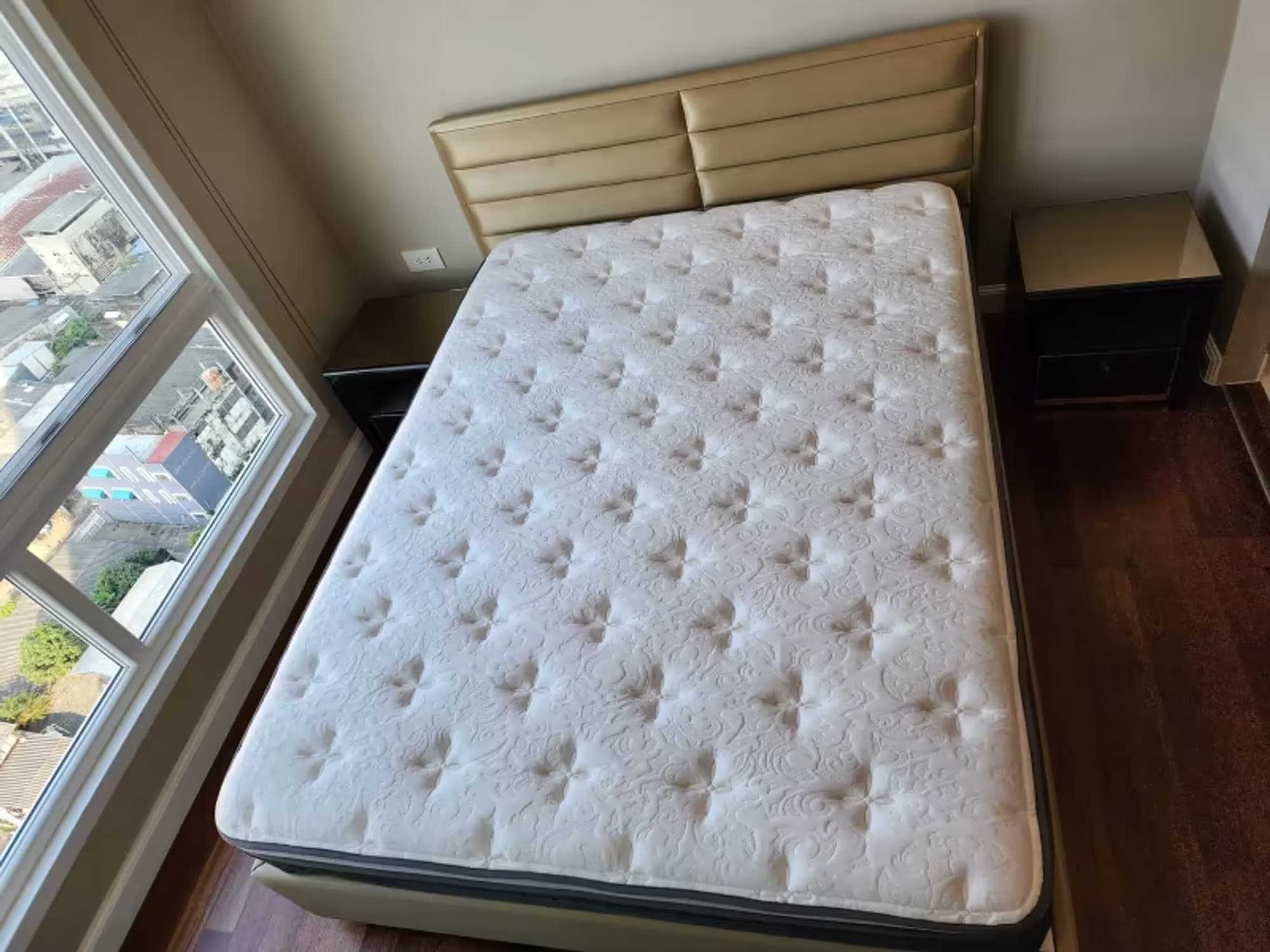 1 Bedroom Condo - Image 1