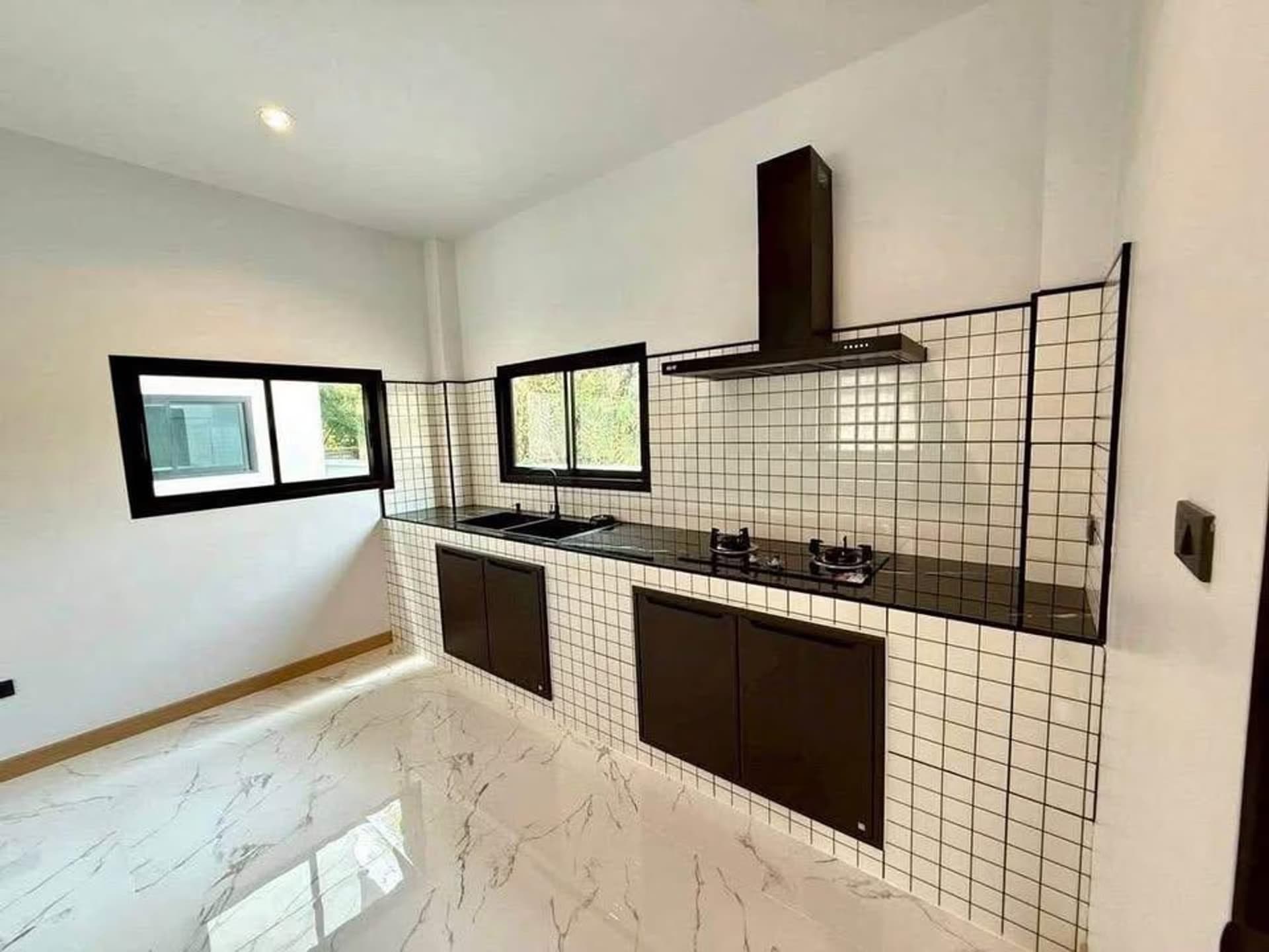3 Bed House for Rent and Sale in Hang Dong District - Image 4