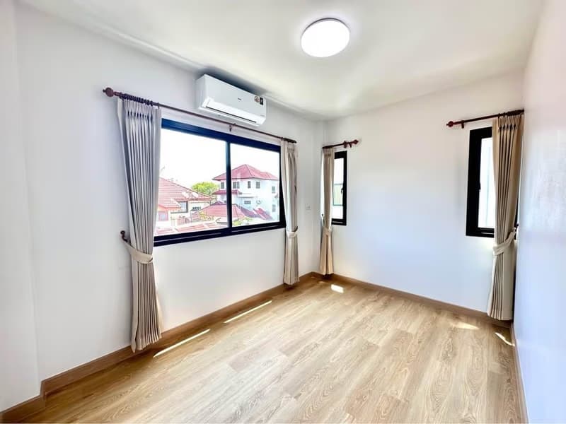 4 Bed House for Rent in Mueang Chiang Mai
