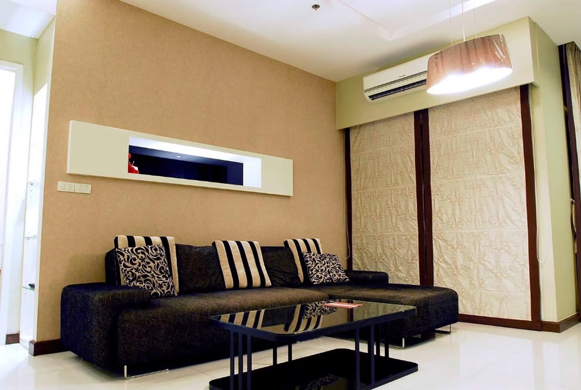 2 Bed Condo for Rent and Sale  Near Si Kritha MRT - Image 1