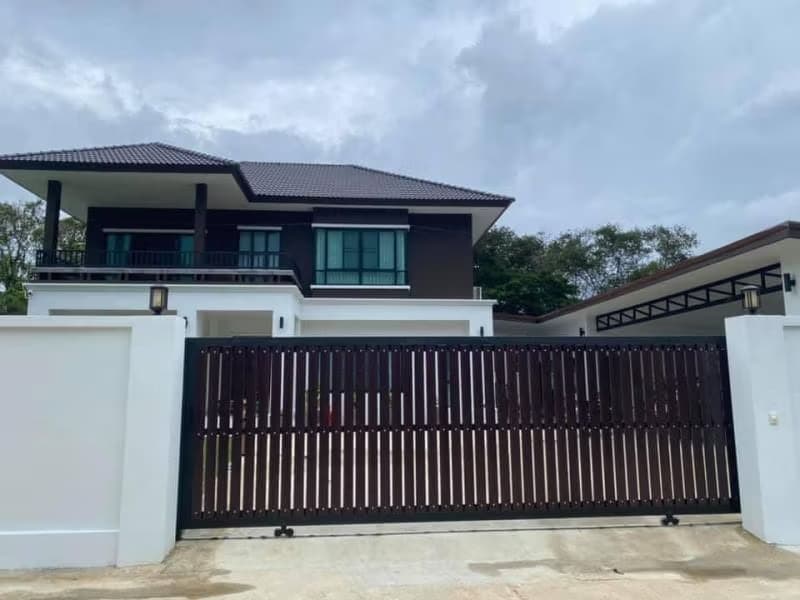 4 Bed House for Rent in Saraphi