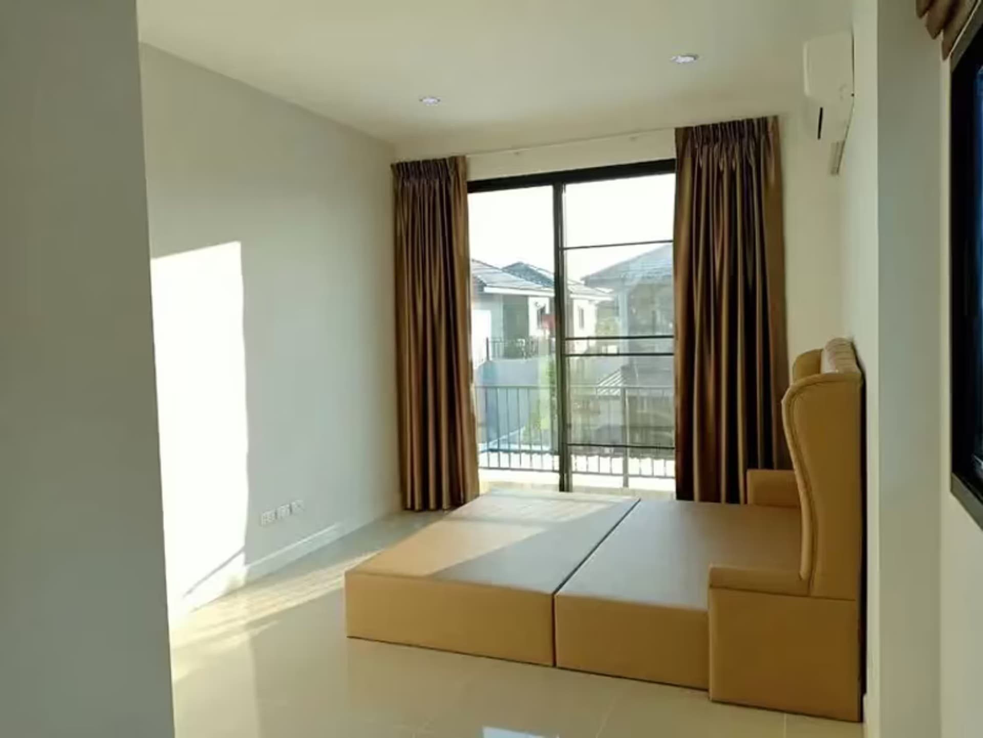 2 Bedroom House - Image 6