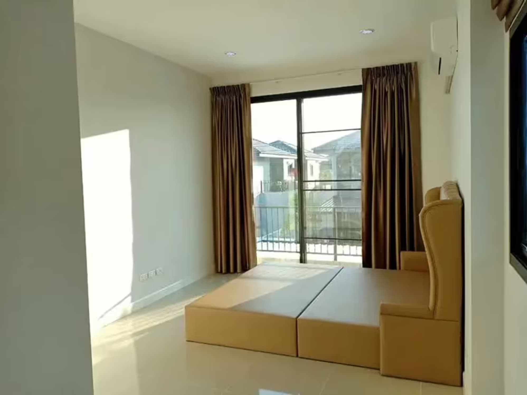 2 Bedroom House - Image 6