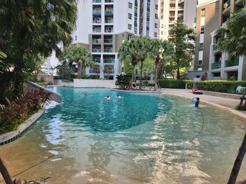 2 Bed Condo for Rent in Huai Khwang
